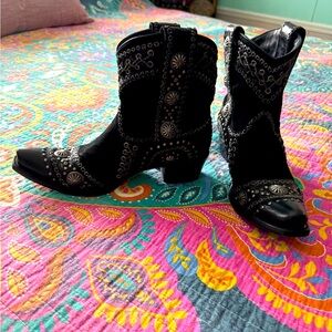 Lane Wind Walker Cowboy BootsWomens8 Black Leather Short Western Snip Toe worn 1